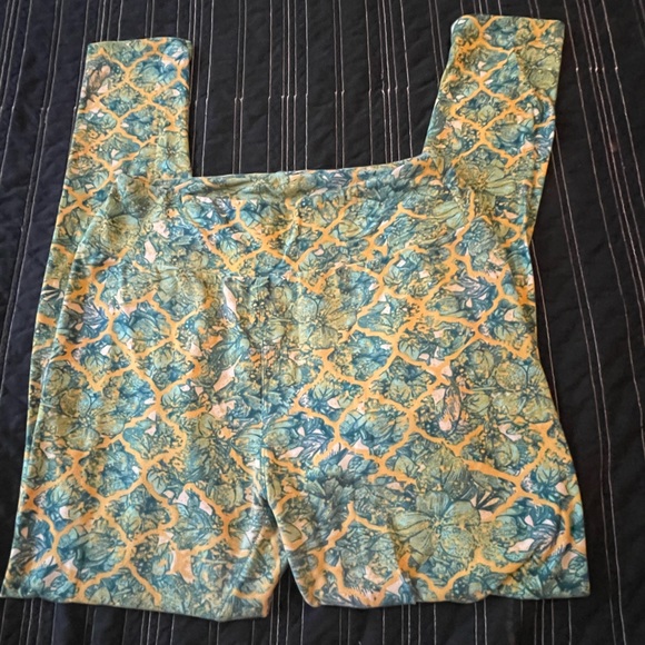 Lularoe One Size Leggings - Picture 2 of 3